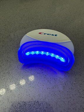 Crest Blue Light Teeth Whitening Kit Light